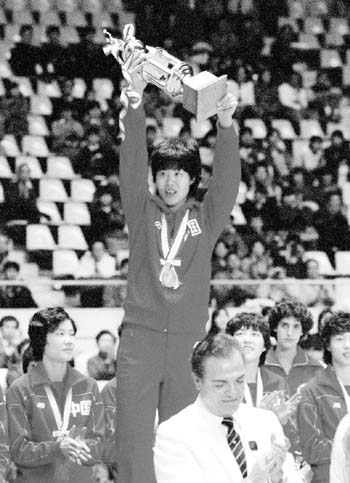 美國排協宣布正式聘請郎平為主教練