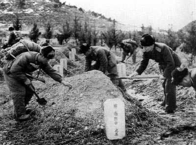 中朝兩國政府發(fā)表聯(lián)合聲明，于58年底前撤軍（歷史上的今天.中國）