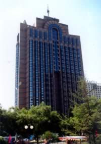 北平新華廣播電臺開始播音