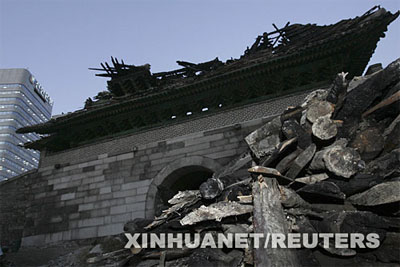 韓國(guó)首都首爾國(guó)寶第一號(hào)崇禮門發(fā)生大火燒毀