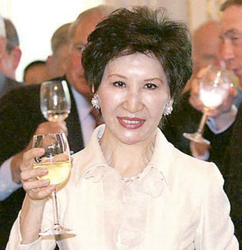香港首位獲英國政府封為男爵的女性鄧蓮如出生（歷史上的今天.中國）