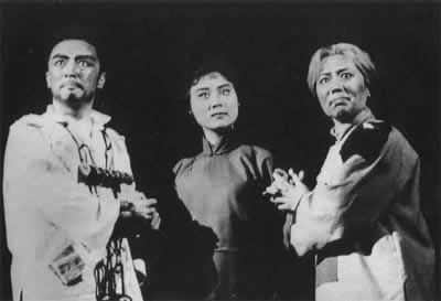 現代京劇《紅燈記》等被樹為革命樣板戲
