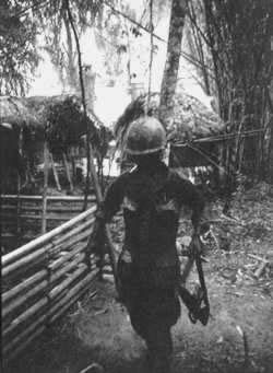 美萊村屠殺案中5名兇手受到軍方指控（歷史上的今天。中國）