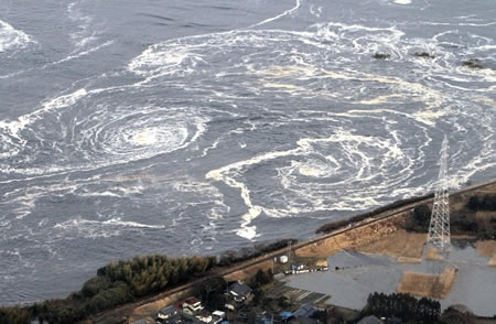 日本東海岸發生9級大地震并引發海嘯