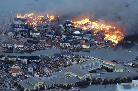 日本東海岸發生9級大地震并引發海嘯