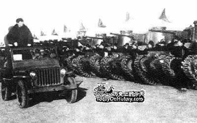 中共中央遷至北平并舉行閱兵式
