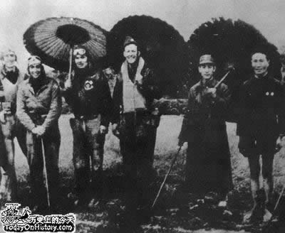 美國杜立德轟炸機(jī)編隊(duì)首次空襲東京