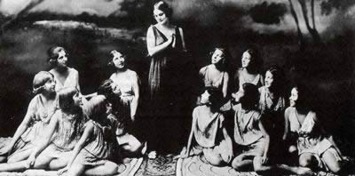 鄧肯宣布無(wú)限期取消一切演出活動(dòng)