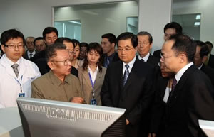 朝鮮勞動(dòng)黨總書(shū)記金正日對(duì)我國(guó)進(jìn)行非正式訪問(wèn)