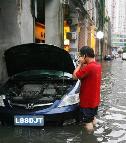 罕見暴雨襲擊南中國 25萬群眾生死大轉(zhuǎn)移