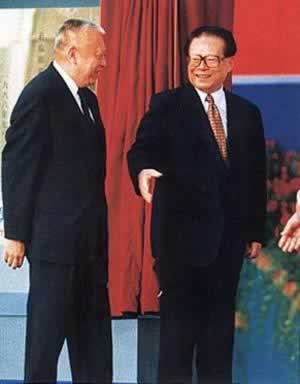香港新國(guó)際機(jī)場(chǎng)竣工