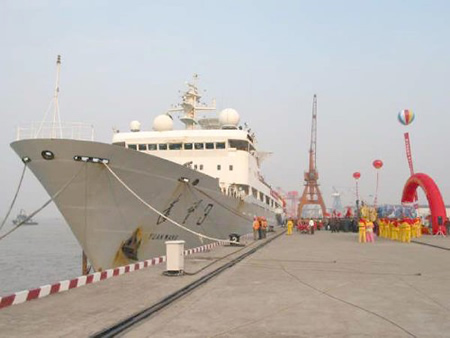 我國新一代航天遠洋測量船建成下水
