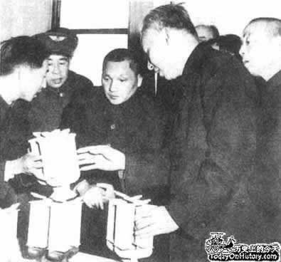 第一個五年計劃開始實施