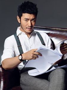 明星老板年終獎：黃曉明7位數(shù) 楊冪很慷慨