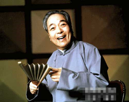姜昆單田芳等悼袁闊成：痛心 老爺子疼人