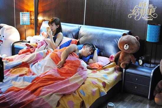 《咱們結(jié)婚吧》鄭愷滾床單被刪減片段