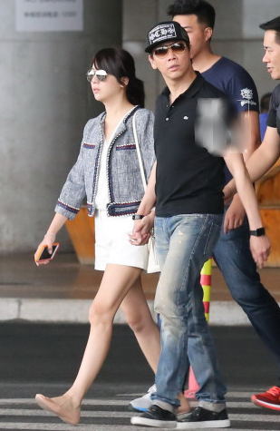 陶喆事件與老婆Penny首度現身機場 