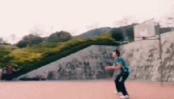 永遠不要和打排球的人打籃球。。。