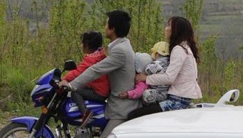 孩他媽使勁抓住呀