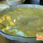 冬菇煲雞腳湯