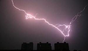 2007年7月22日，杭州出現罕見雷暴天氣