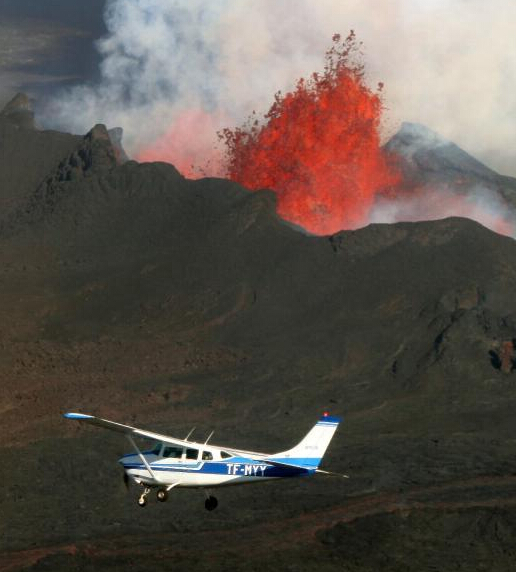 飛機穿越火山 突遇火山噴發(fā)險些釀災（圖）